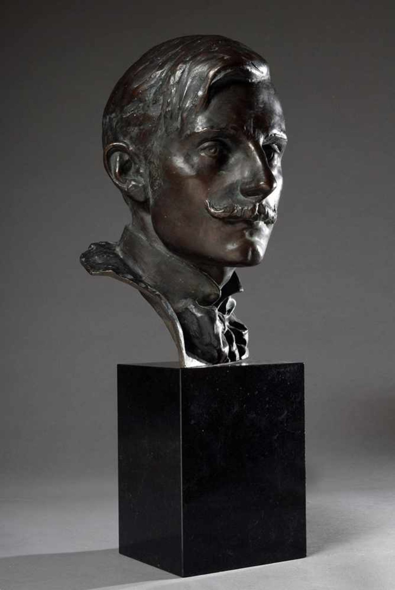 Bock, Arthur (1875-1957) "Selbstportrait in jungen Jahren", Bronze auf Granitsockel, H. 32/52cmBock,