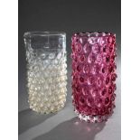 2 Diverse moderne Glas Vasen mit Noppendekor, farbloses und rosé farbenes Glas, H. 21,5cm, minimal