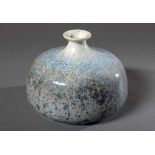 Moderne Keramik Vase mit Eisglasur und schmaler Öffnung, Wendelin Stahl um 1960, Modellnr. G41/15,