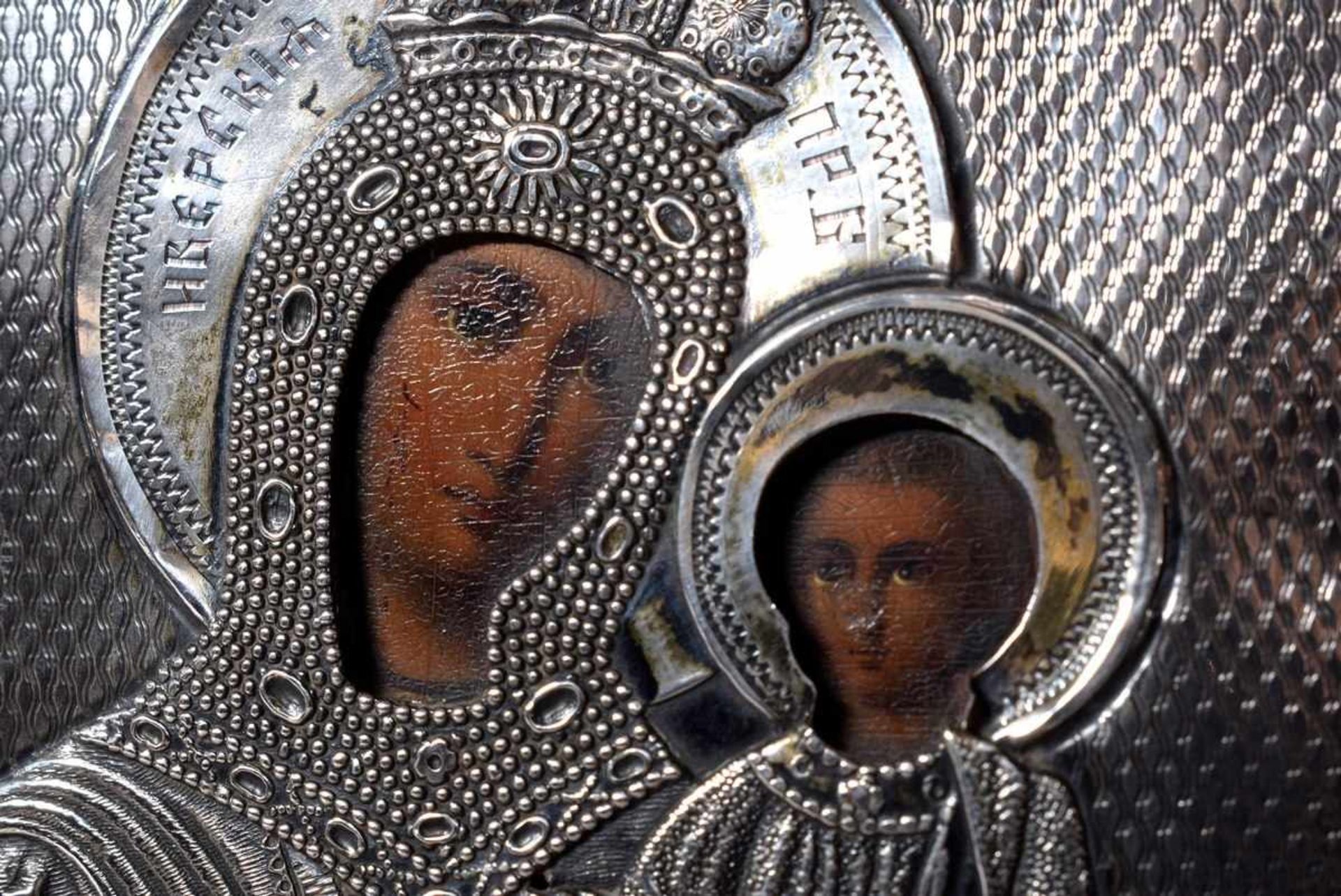 2 Diverse russische Ikonen "Muttergottes" mit guillochiertem Silberoklad, 20Jh., 11x9/8,5x6,5cm, - Bild 4 aus 6
