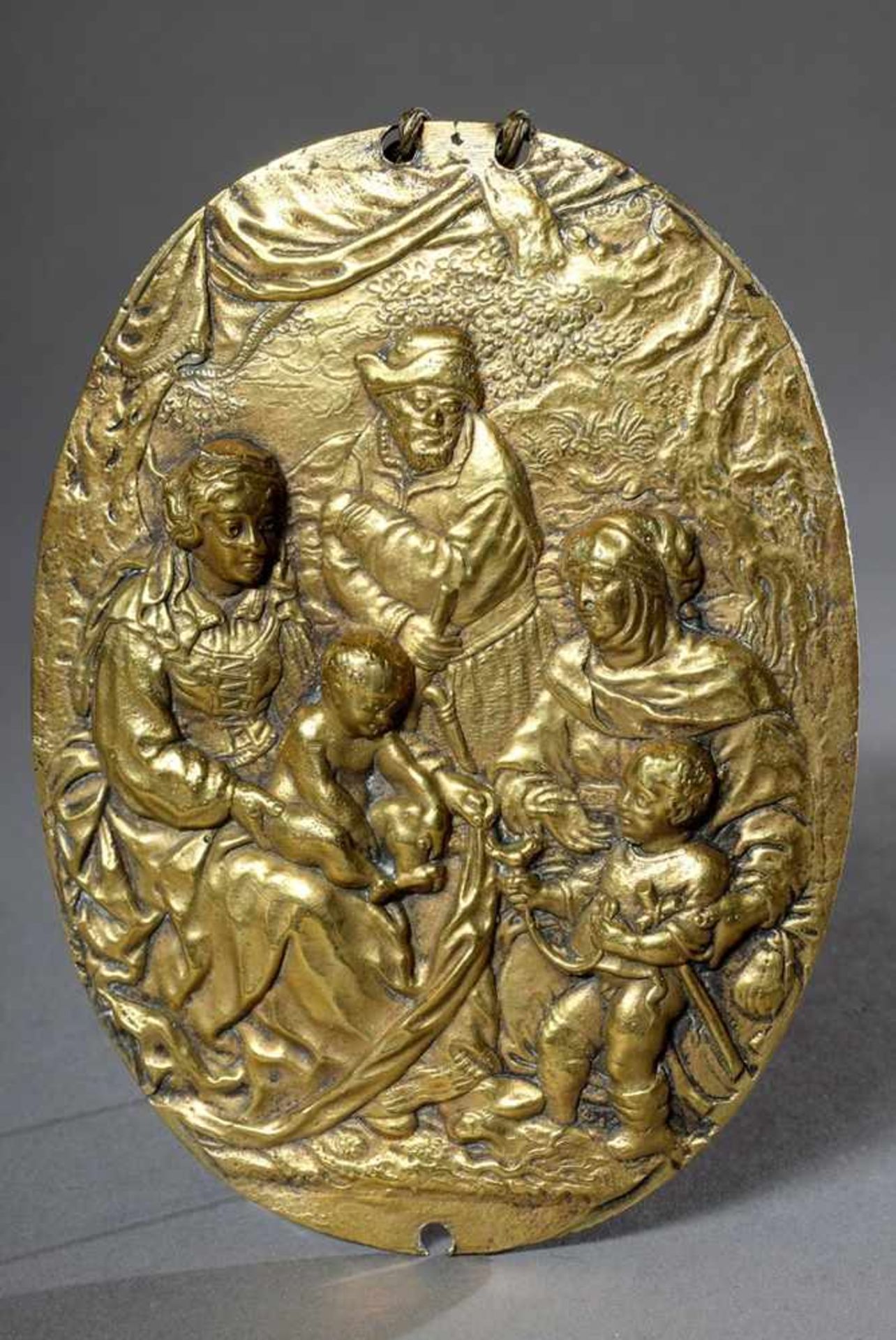 Sakraler ovaler Möbelbeschlag "Elisabeth, Maria, Joachim, Johannes und Jesus", vergoldete Bronze,