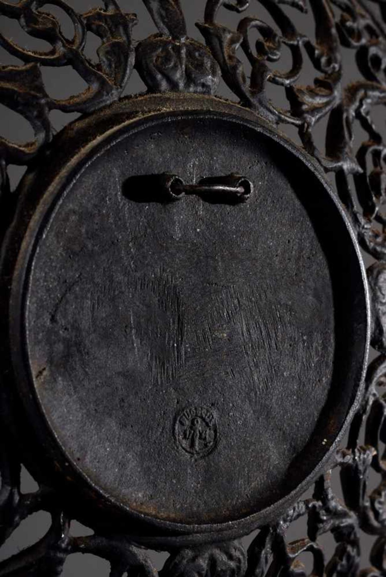 Durchbrochener Gusseisen Teller mit Akanthusblattdekor, Gießereistempel Buderus, um 1900, Ø 21, - Image 2 of 4