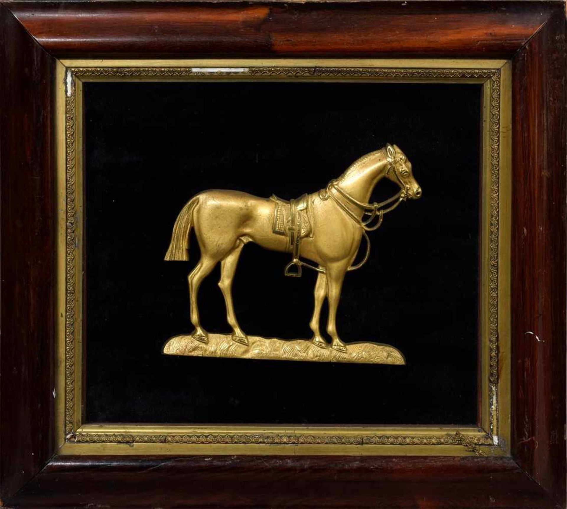 Vergoldetes Bronzerelief "Pferd mit Sattel und Zaumzeug", 35x40,5cm (m.R. 45,5x50cm), etwas