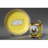 Antike Wien Tasse mit Malereitondo "Hahn" in Goldrahmung auf gelbem Fond, UT mit Spruchkartusche "