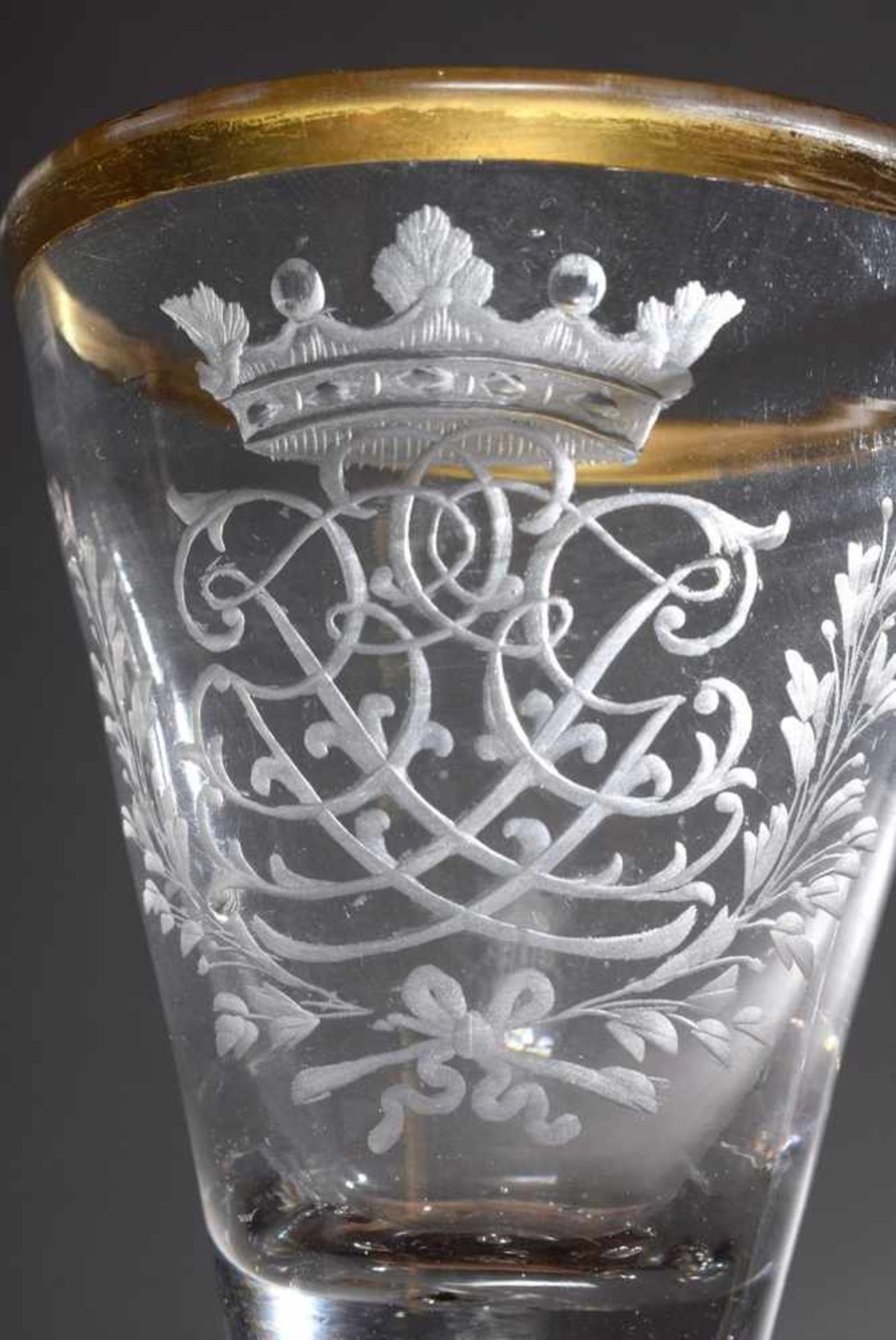 Barockes Pokalglas mit legiertem, gespiegeltem Doppelmonogramm unter Adelskrone "EJG" sowie 7 - Image 2 of 2