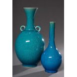 2 Diverse türkis glasiert Vasen mit bauchigem Korpus und schmalem Hals, H. 18/23,5cm, China 20.