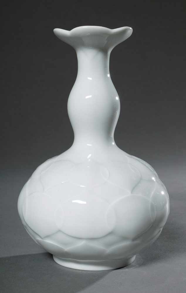 Weiße Meissen Vase „Lotus“, Modell-Nr. 50179, um 1970, H. 19,5cmWhite Meissen vase "Lotus", model