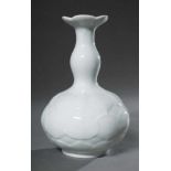Weiße Meissen Vase „Lotus“, Modell-Nr. 50179, um 1970, H. 19,5cmWhite Meissen vase "Lotus", model