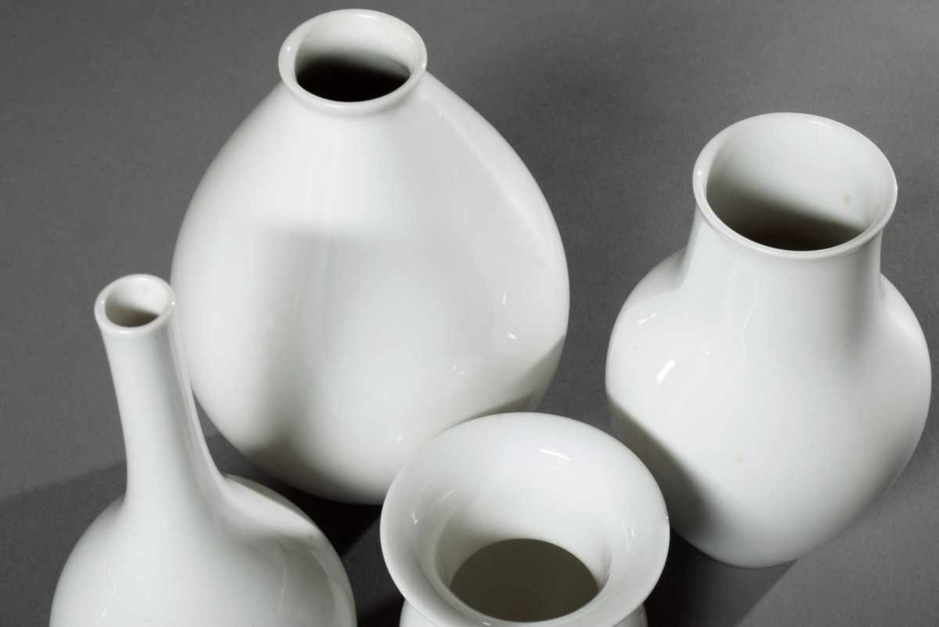 4 Diverse moderne KPM Porzellan Vasen in verschiedenen Formen, weiß, H. 10-21cm4 Various modern - Bild 2 aus 3