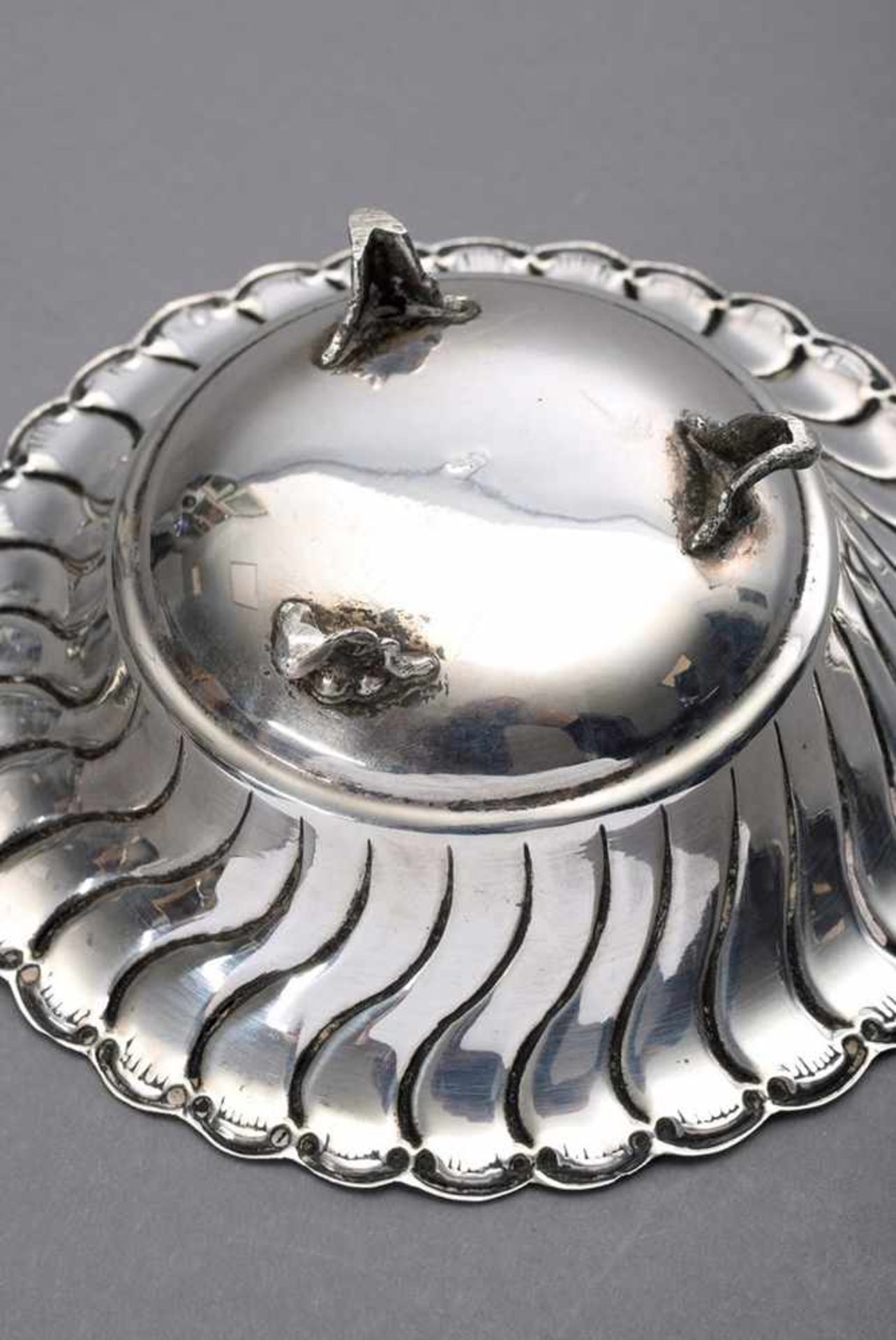 Runde Schale auf Füßchen mit gefächertem Rand, Silber 925, 91g, Ø 13,5cmRound bowl, silver 925, 91g, - Image 3 of 3
