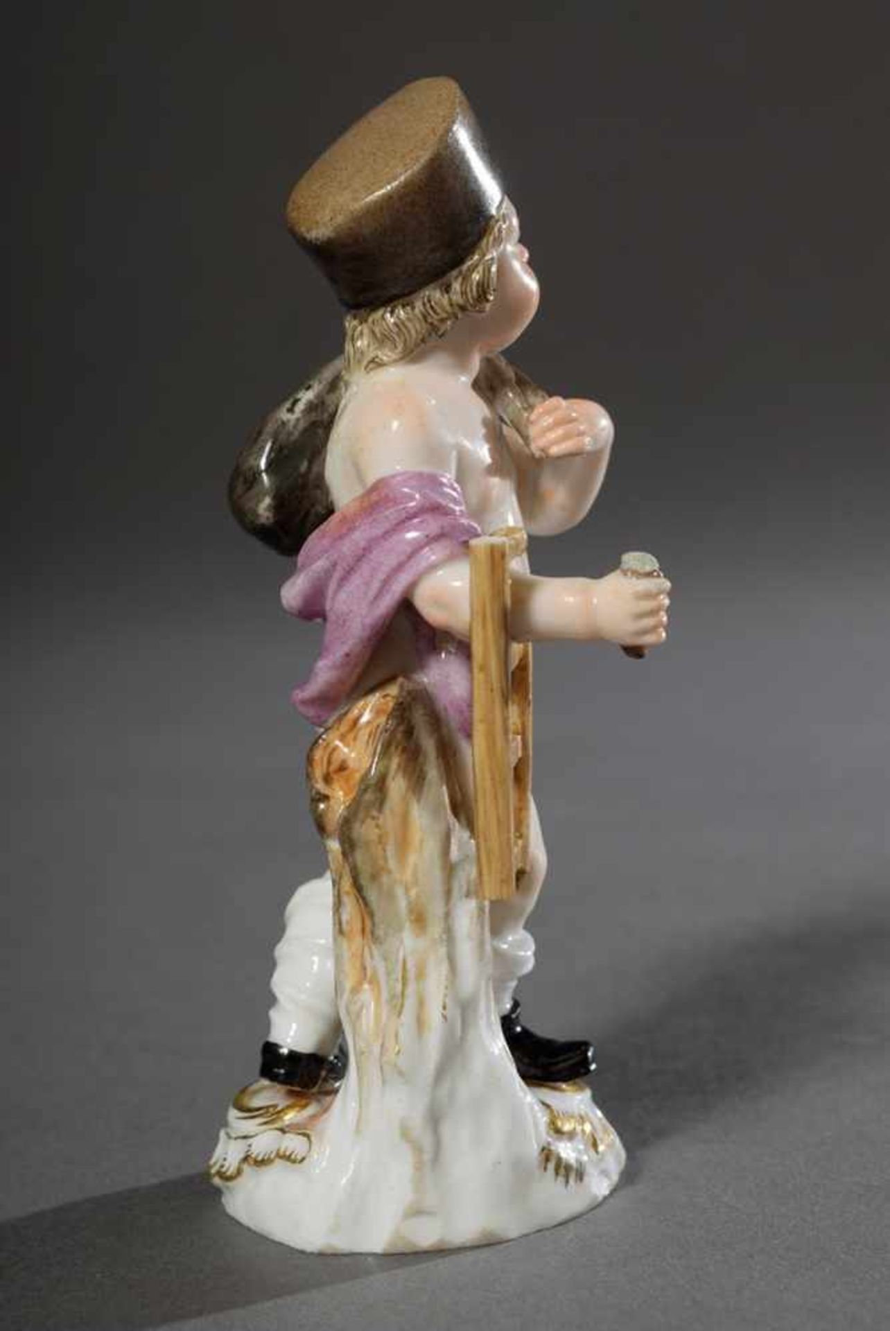 Meissen Porzellan Figur "Putto als Schornsteinfeger", farbig bemalt, Modellnr. 8, um 1900, H. 10, - Bild 3 aus 5