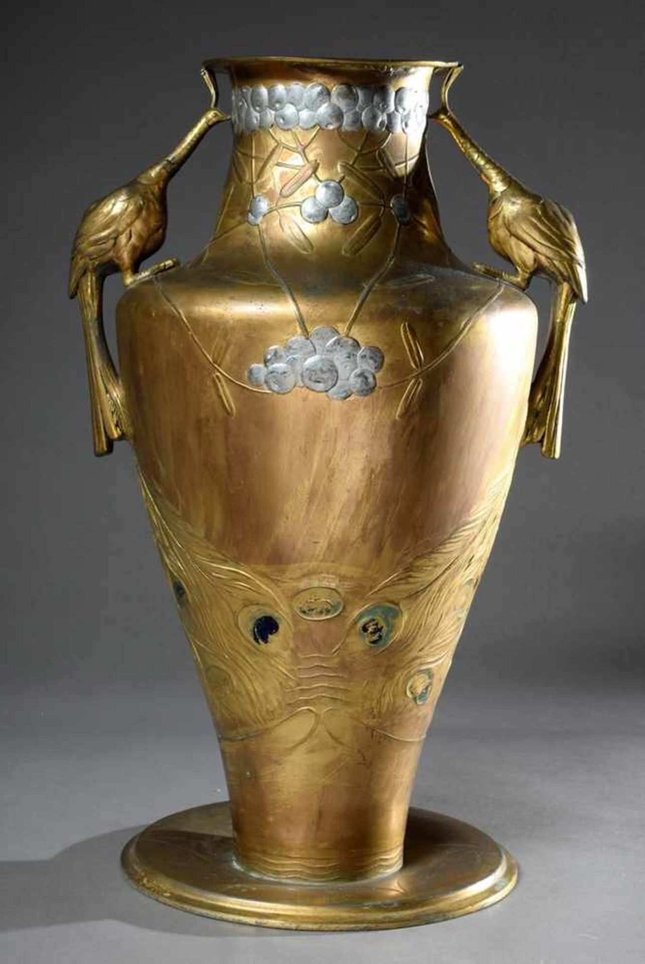 Große vergoldete Zinn Vase mit plastischen "Pfauen" Handhaben und Misteldekor, um 1900, H. 52cm, - Image 2 of 6