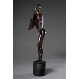 Bruni, Bruno (*1935) "Leda mit dem Schwan, stehend", Bronze, sign./num. 715/1000, auf schwarzem