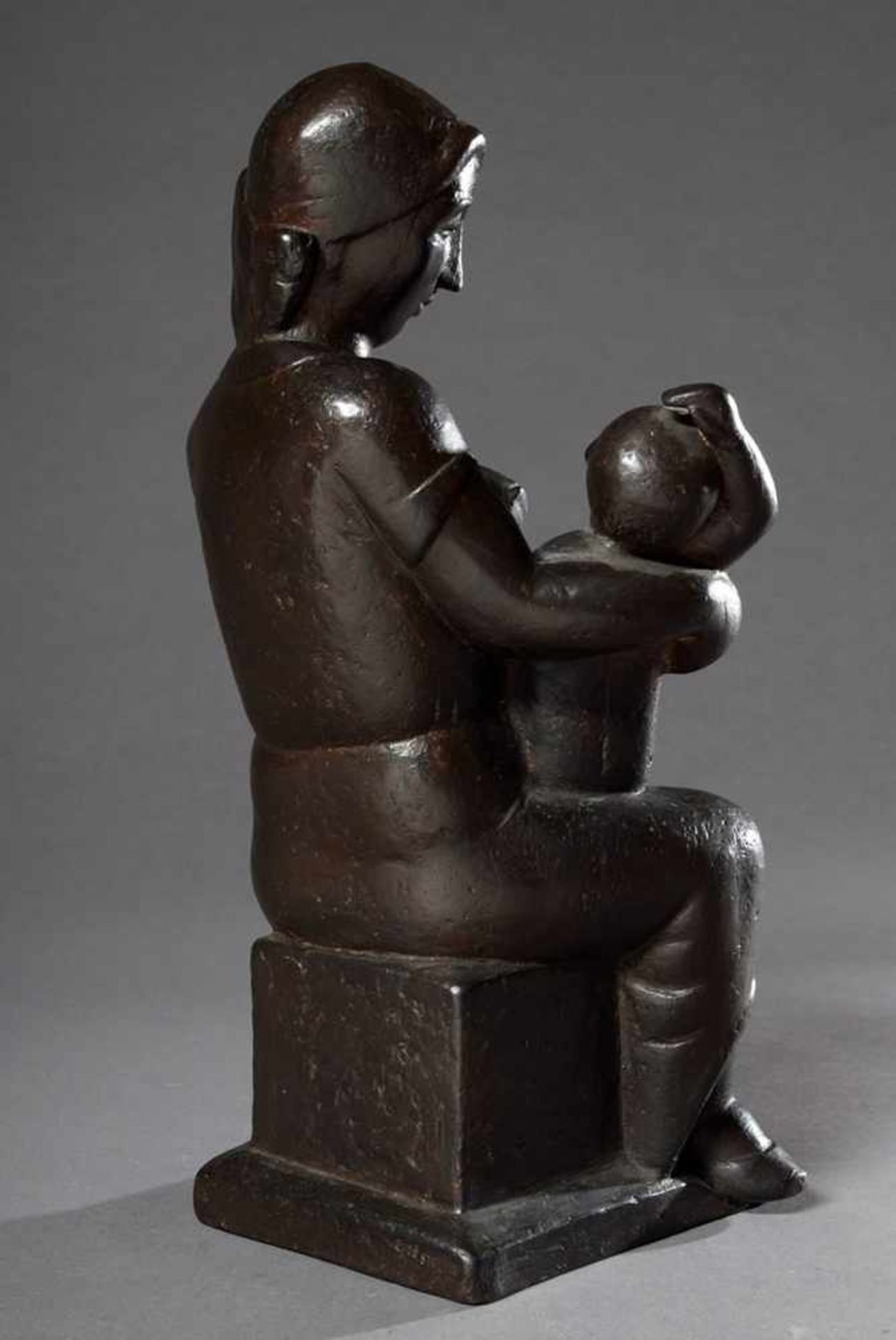 Roeder, Emy (1890 - 1971) "Mutter mit Kind", Bronze, sign., Guss Strehle, H. 34cmRoeder, Emy (1890 - - Image 3 of 7