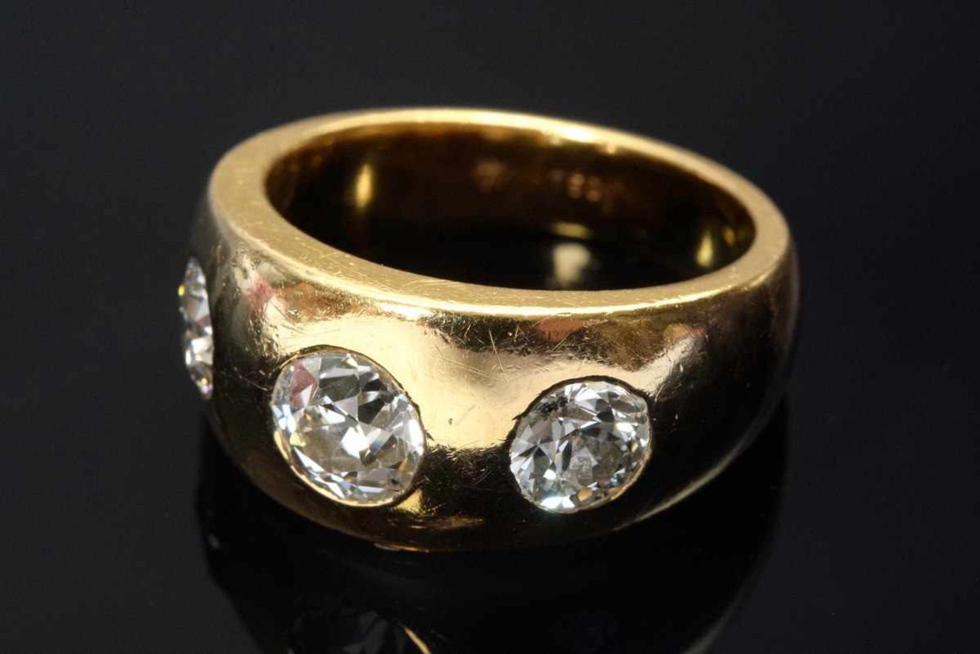 Klassischer, massiver GG 750 Bandring mit Altschliffdiamanten (zus. ca. 1.5ct/P1/W-TCR), 12,7g, - Bild 2 aus 3