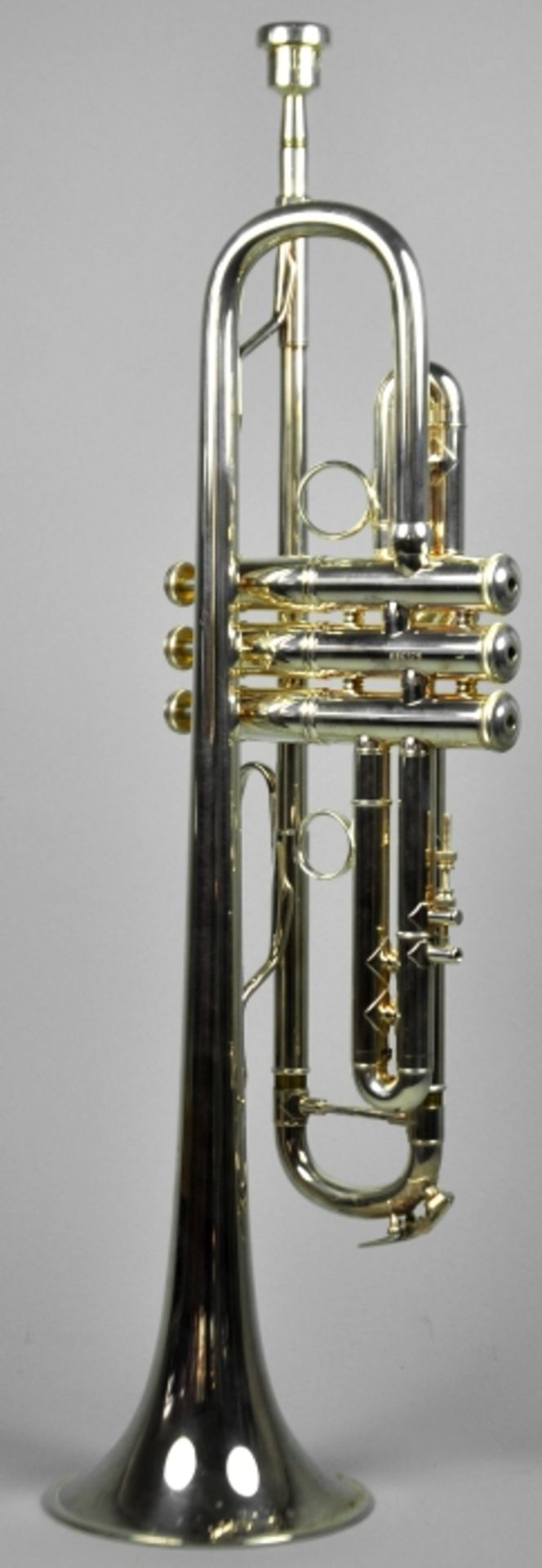TROMPETE Stradivarius, Model 7 New York, Vincent Bach, Messing versilbert, Seriennummer: 680179, - Bild 2 aus 3