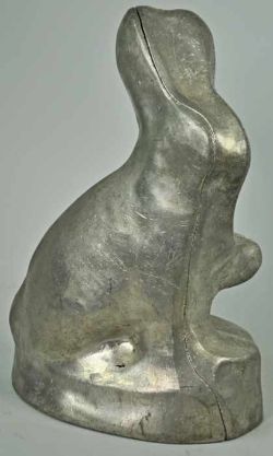 METALLFORM für Osterhasen aus Zuckerguß, silberfarbene Form aus 2 Teilen, um 1900, H 32cm, B 23cm