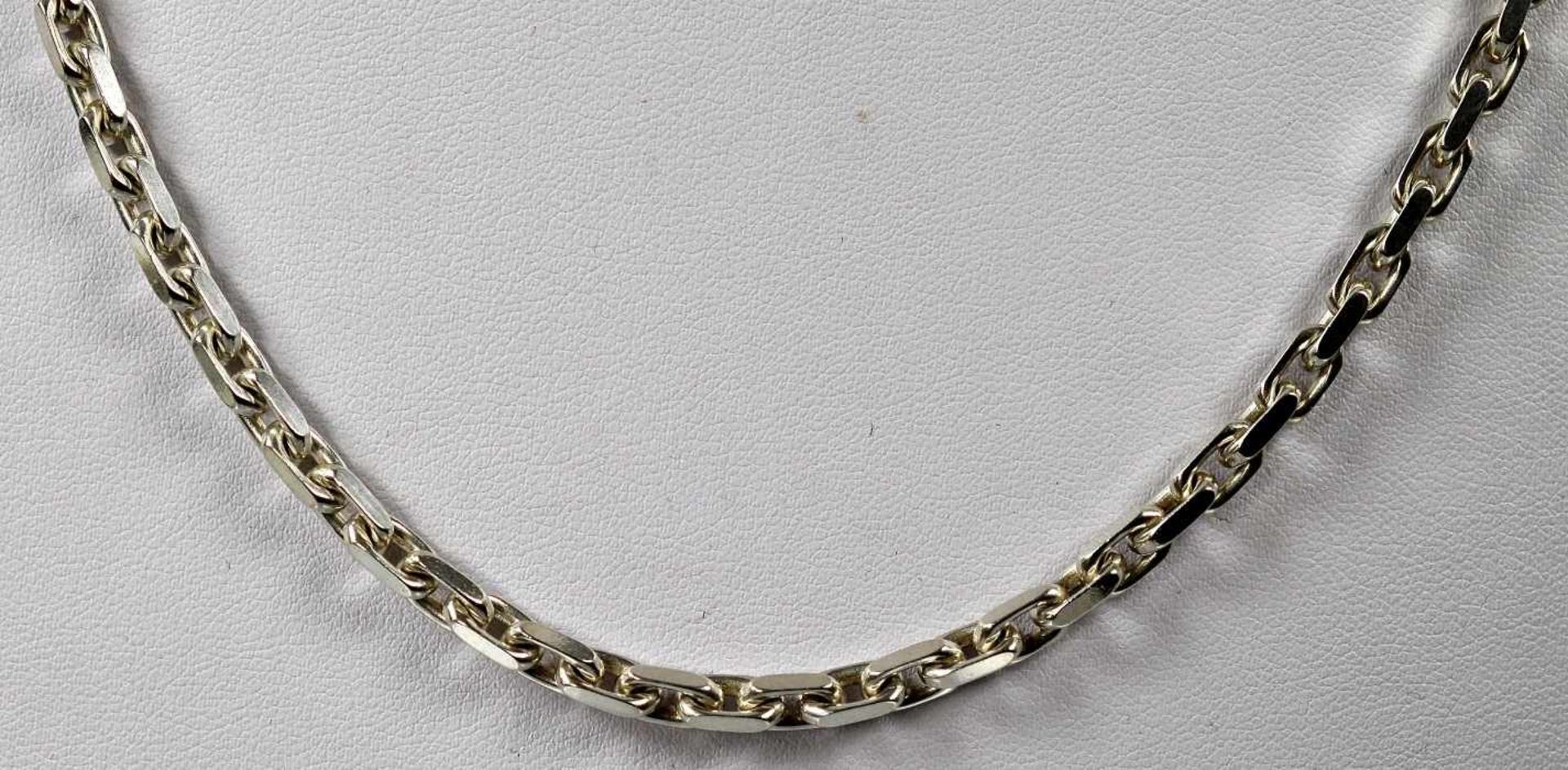 KETTE aus ovalen, gleichmässig sortierten Gliedern mit Karabinerverschluß, Sterlingsilber, 47g, L