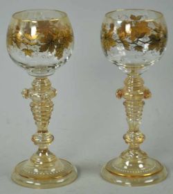 2 RÖMER konischer Balusterschaft mit 3 Beerennuppen, runder Sockelfuß, bernsteinfarbenes Glas,