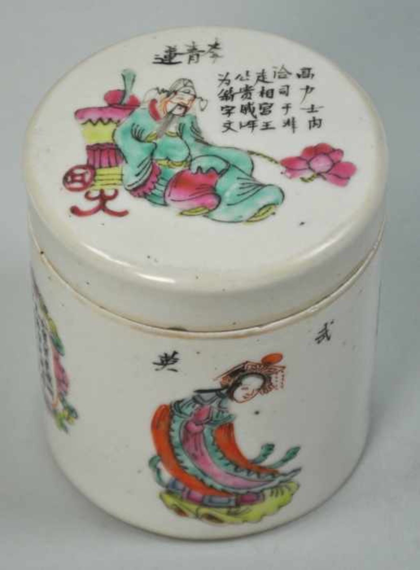 TEEDOSE zylindrische Form, bemalt mit polychromer Personenstaffage u. Poesien, China, 19.Jh., - Image 3 of 3