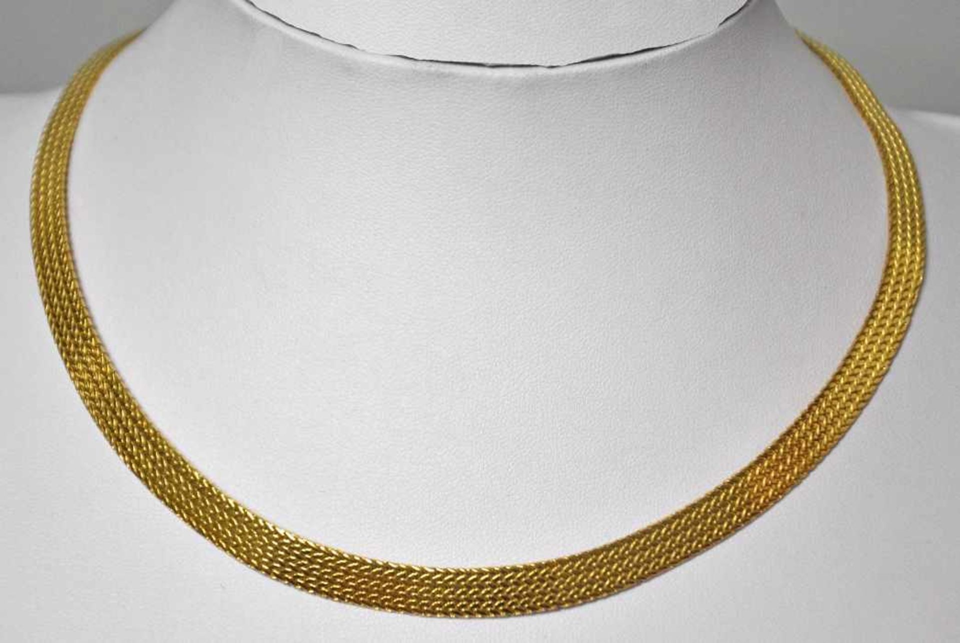 COLLIER gleichmässiges, kreisförmiges Band mit satiniertem Dekor, Steckverschluß mit - Bild 2 aus 2