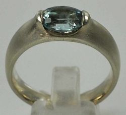 AQUAMARIN-RING ovaler, geschliffener Aquamarin 10x8mm in moderner, satinierter