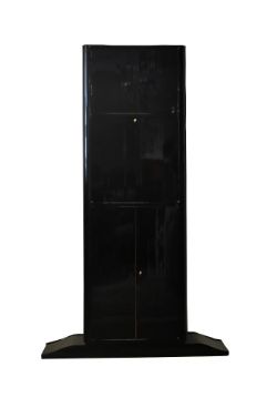 BARSCHRANK Art Deco, hochrechteckiger Korpus auf breitem Stand, unterteilt in drei große Fächer,