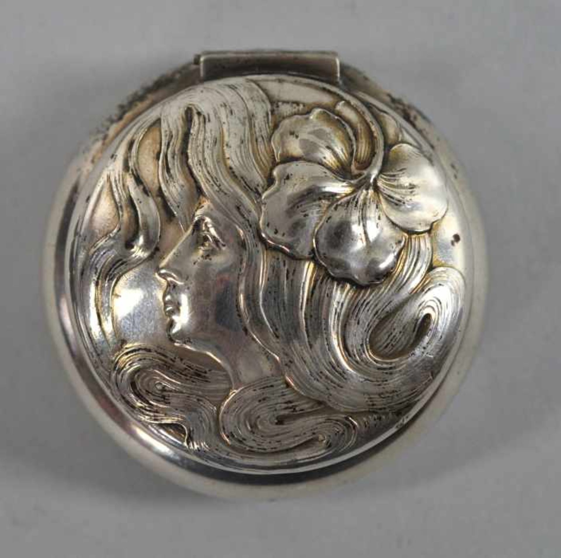 SCHALE u. PILLENDÖSCHEN mit Frauenprofil u. Blüte als Relief, Jugendstil, versilbert, 2x4,5cm, - Bild 4 aus 7