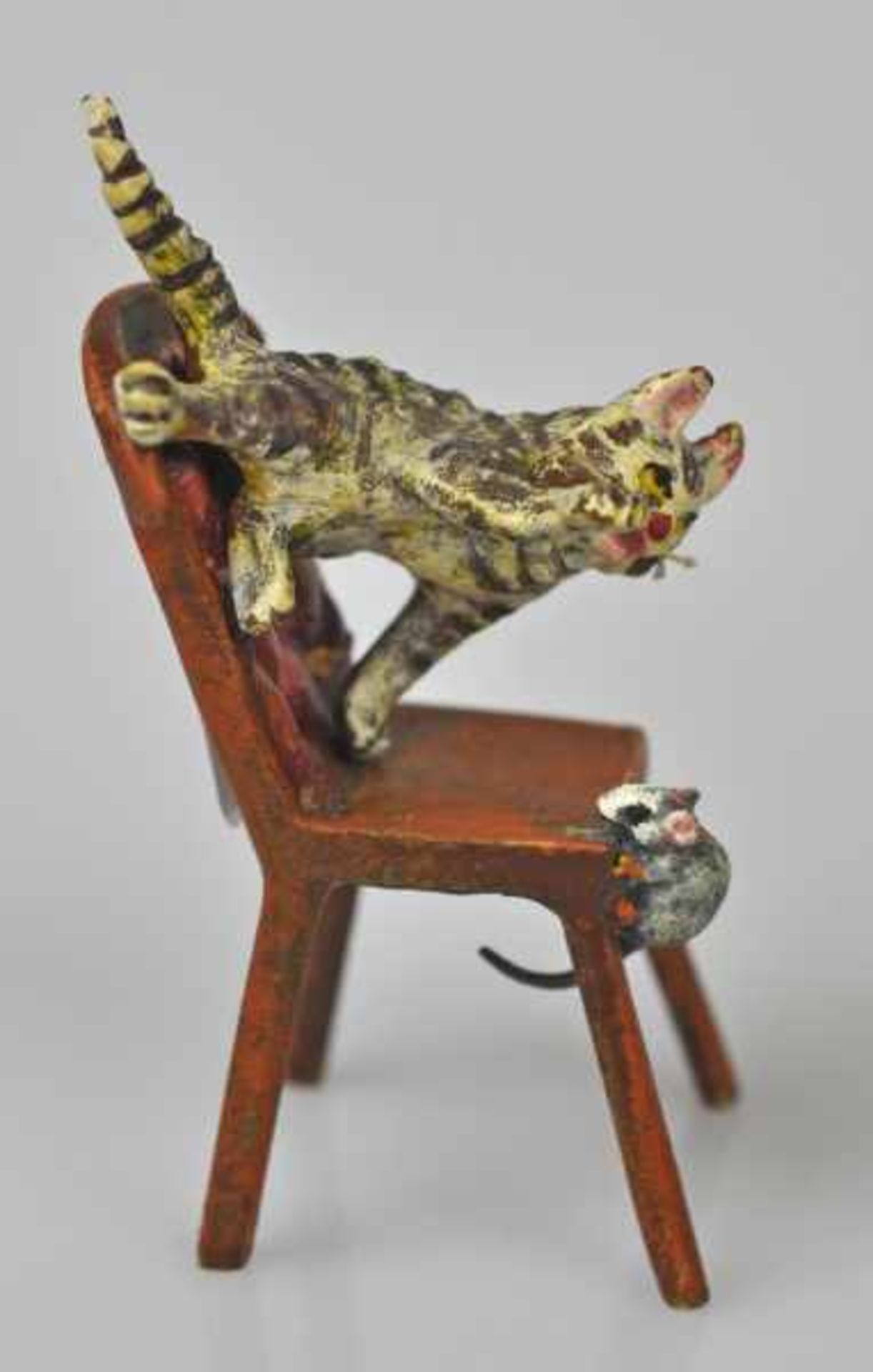 KATZE eine Maus jagend, auf Stuhl, Wiener Bronze, gemarkt u. bez. Bermann Wien, H 5cm - Bild 3 aus 3