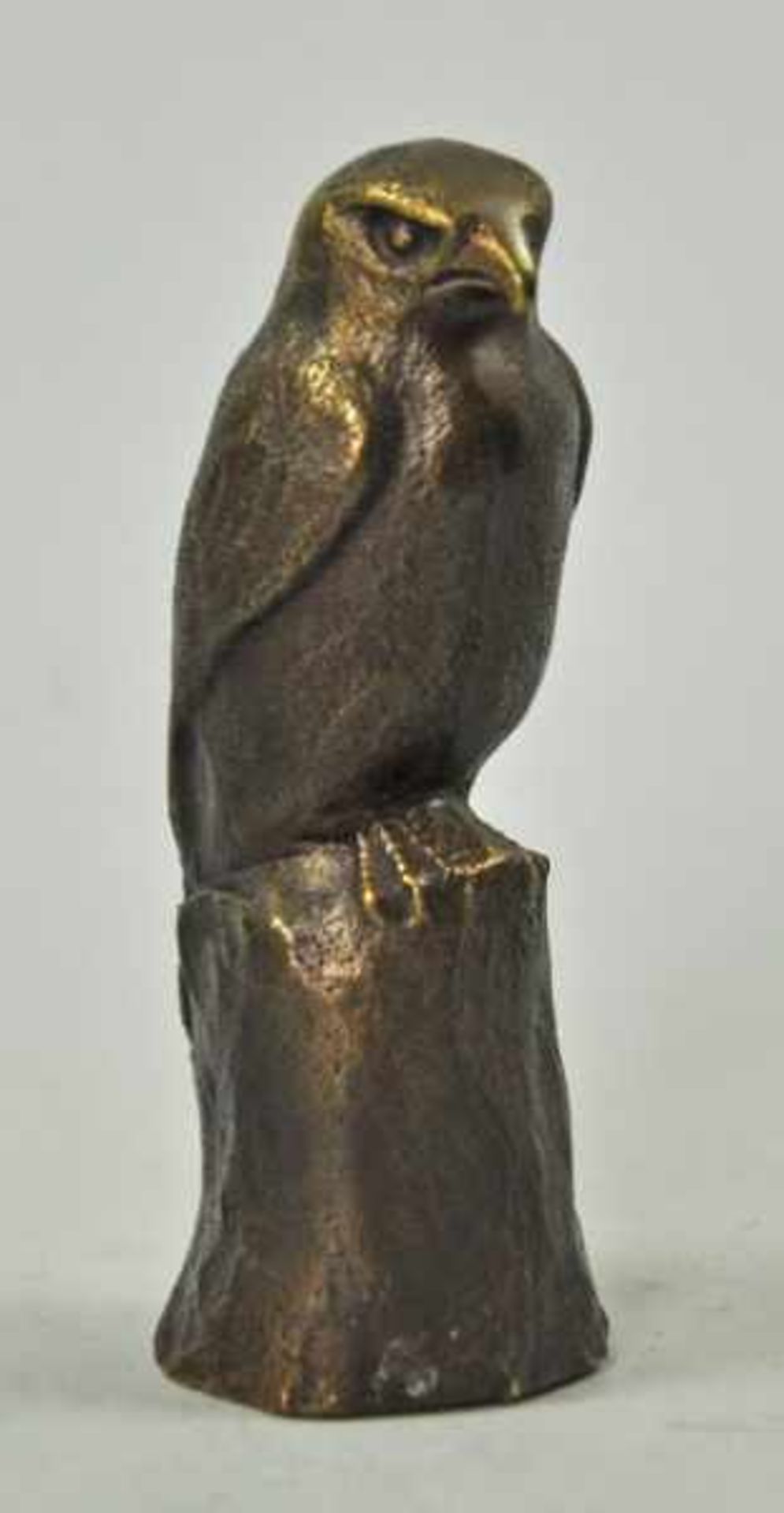 SITZENDER VOGEL Sperber auf Baumstumpf, Bronze, bez. Bag Turgi, H 10cm - Bild 2 aus 4