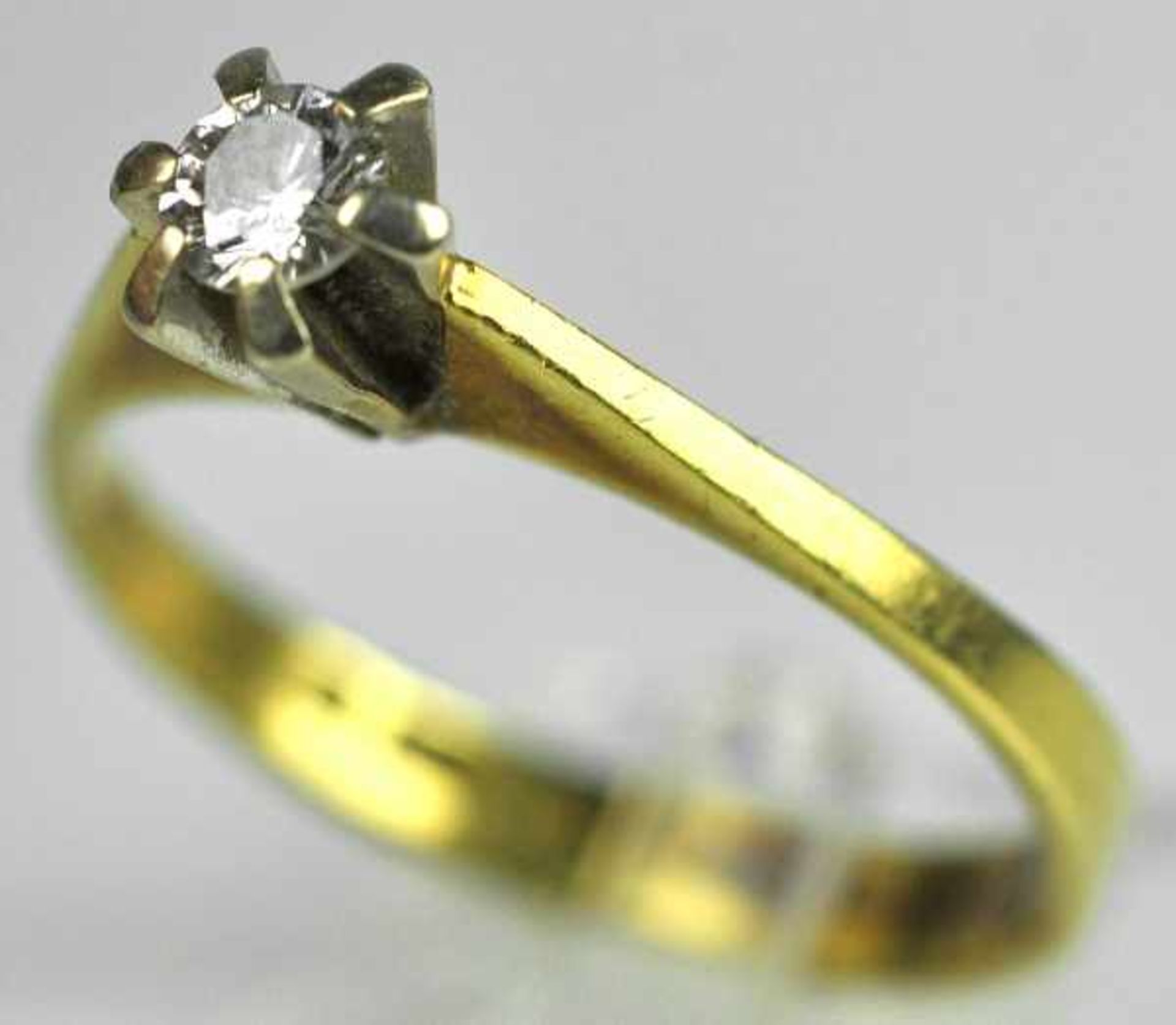 ZWEI RINGE verschieden, Ring mit kleinem Diamantsolitär um 0,15ct in Gelbgold 14ct, Gr. 54 und - Bild 5 aus 5