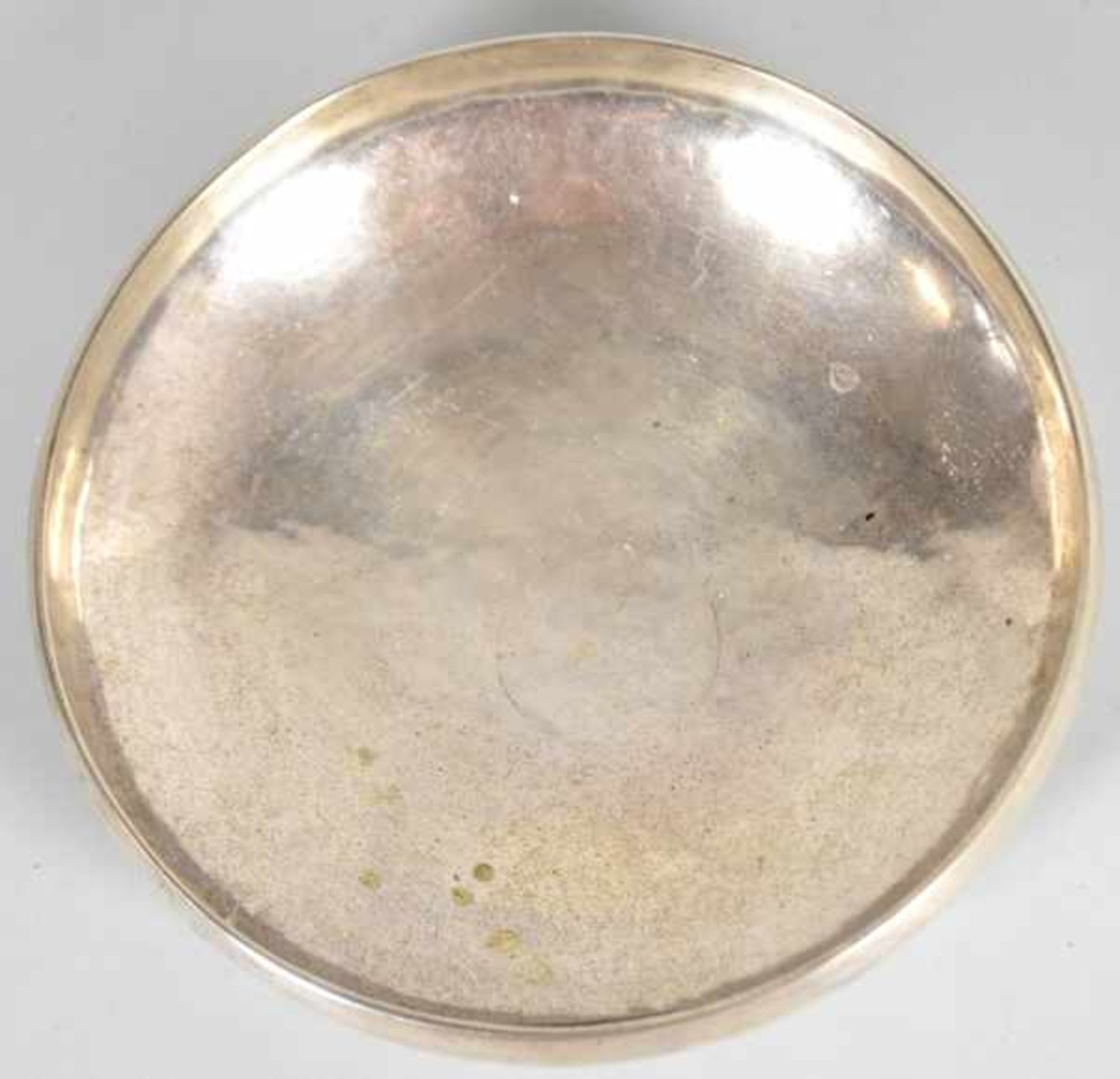 KLEINE SCHALE getieft, auf flachem Fuß, H 5cm u. D 16,5cm Silber 800, 212gr - Bild 2 aus 3