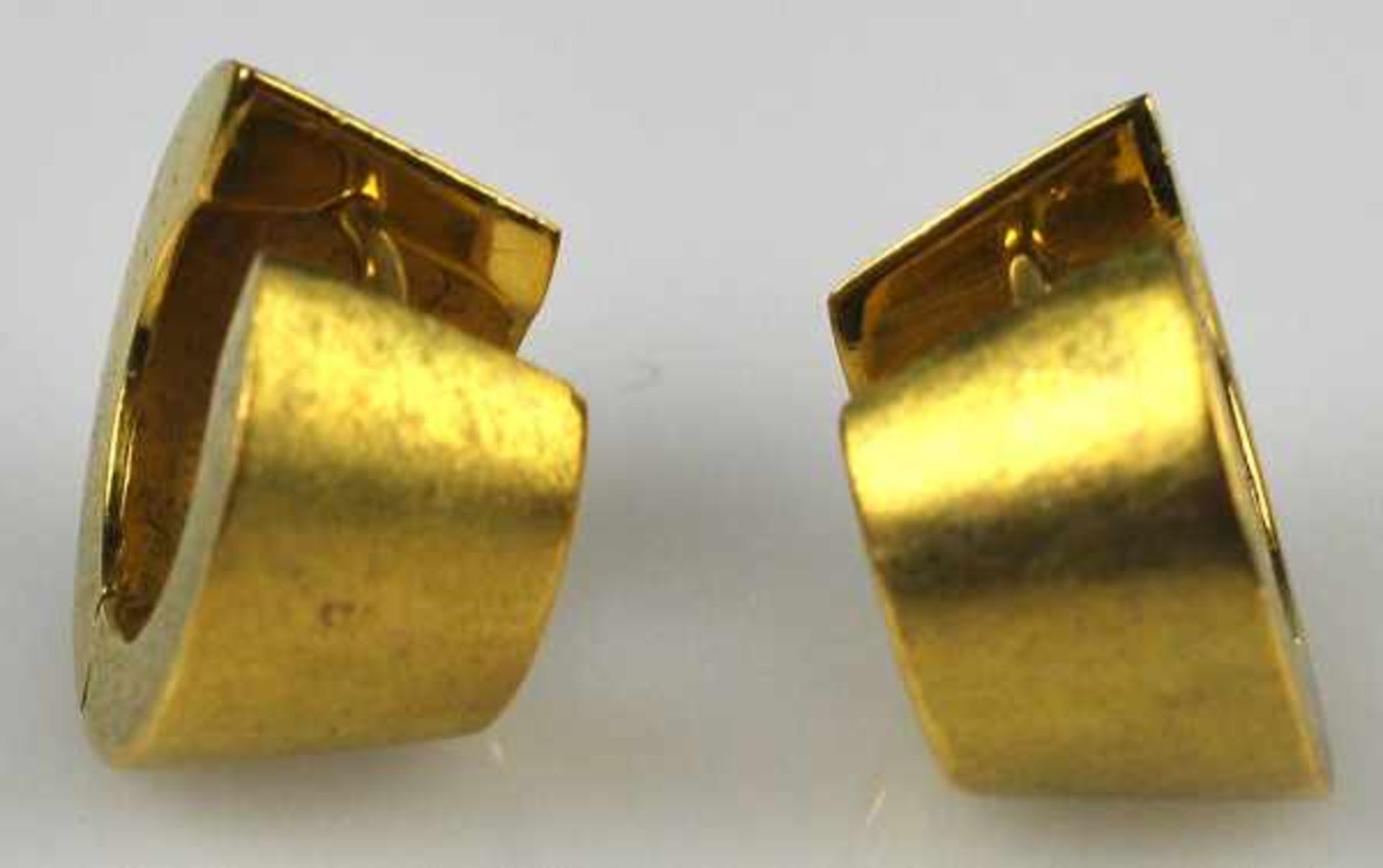 PAAR CREOLEN kleine klappbare Bögen mit gebogtem Stecker in Gelbgold 14ct, 6,98g, D 15mm