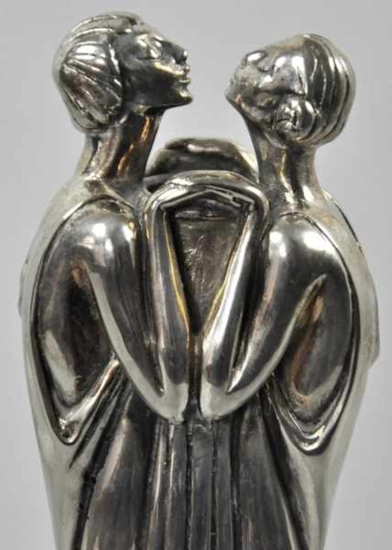 VASENSKULPTUR "Flora II", Paar sich an den Händen haltend mit weiten zusammenlaufenden Kleidern, die - Image 2 of 3
