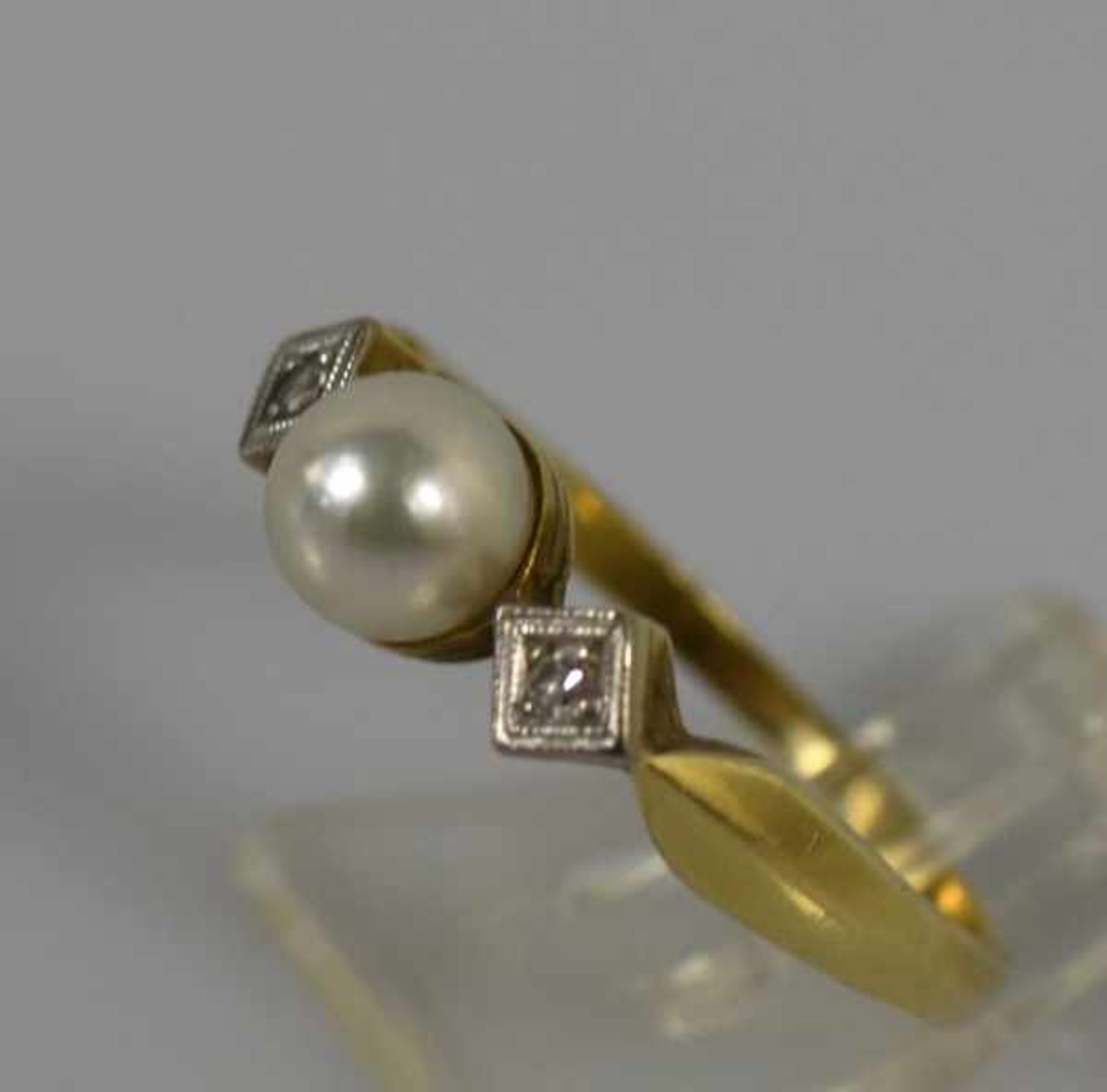 LOT zweiteilig: länglicher Anhänger mit Zuchtperle, 2 kl. Diamanten, Gold 14ct, und Ring mit - Bild 5 aus 5