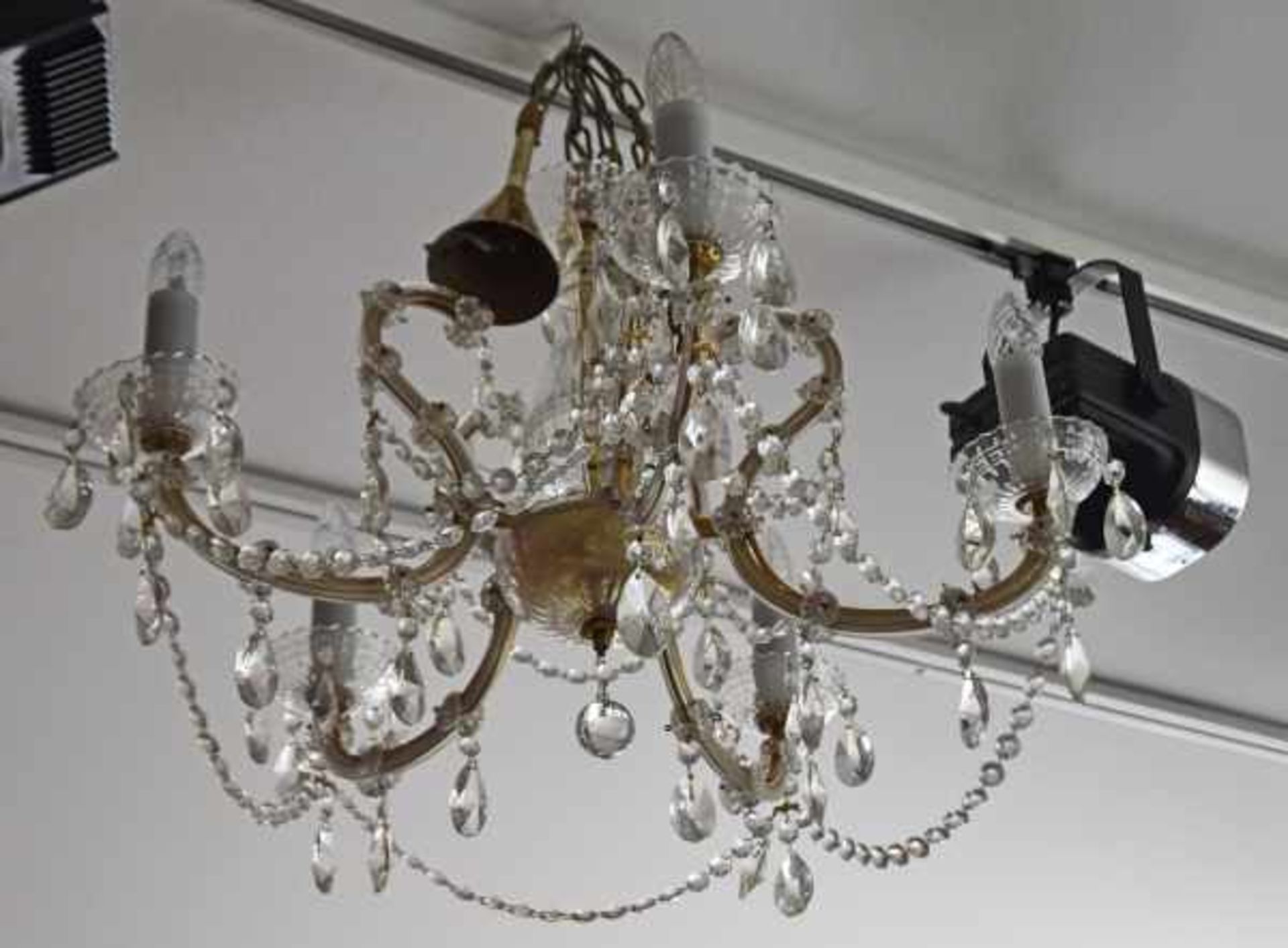 KRONLEUCHTER fünfarmig, mit reichem Behang aus geschliffenen Glaselementen, H 43cm u. D 56cm - Bild 3 aus 3