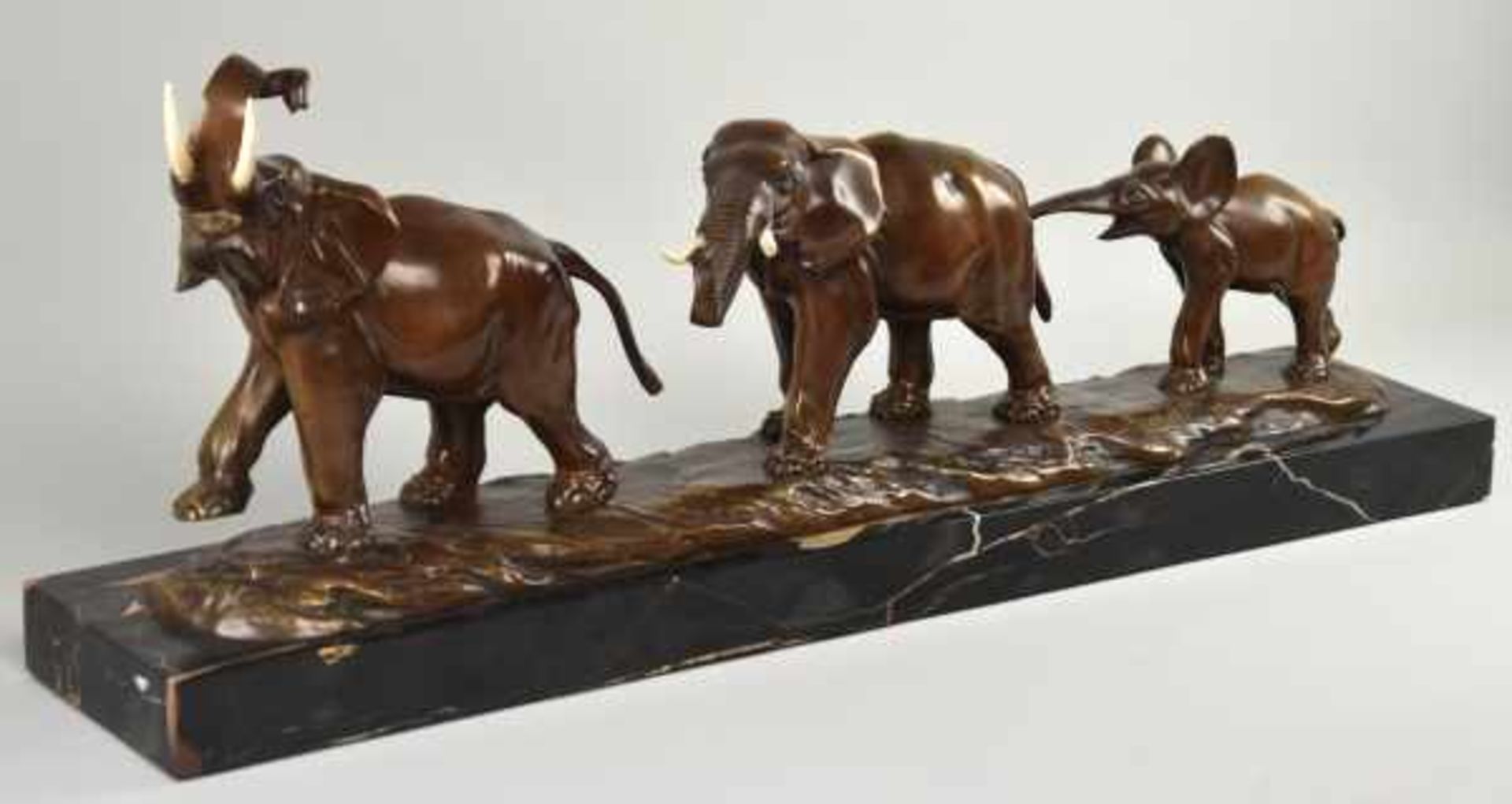 ROCHARD Irenee (1906 Villefranche-sur-Saône - Paris 1984) "Elefantengruppe", bestehend aus drei - Bild 2 aus 4