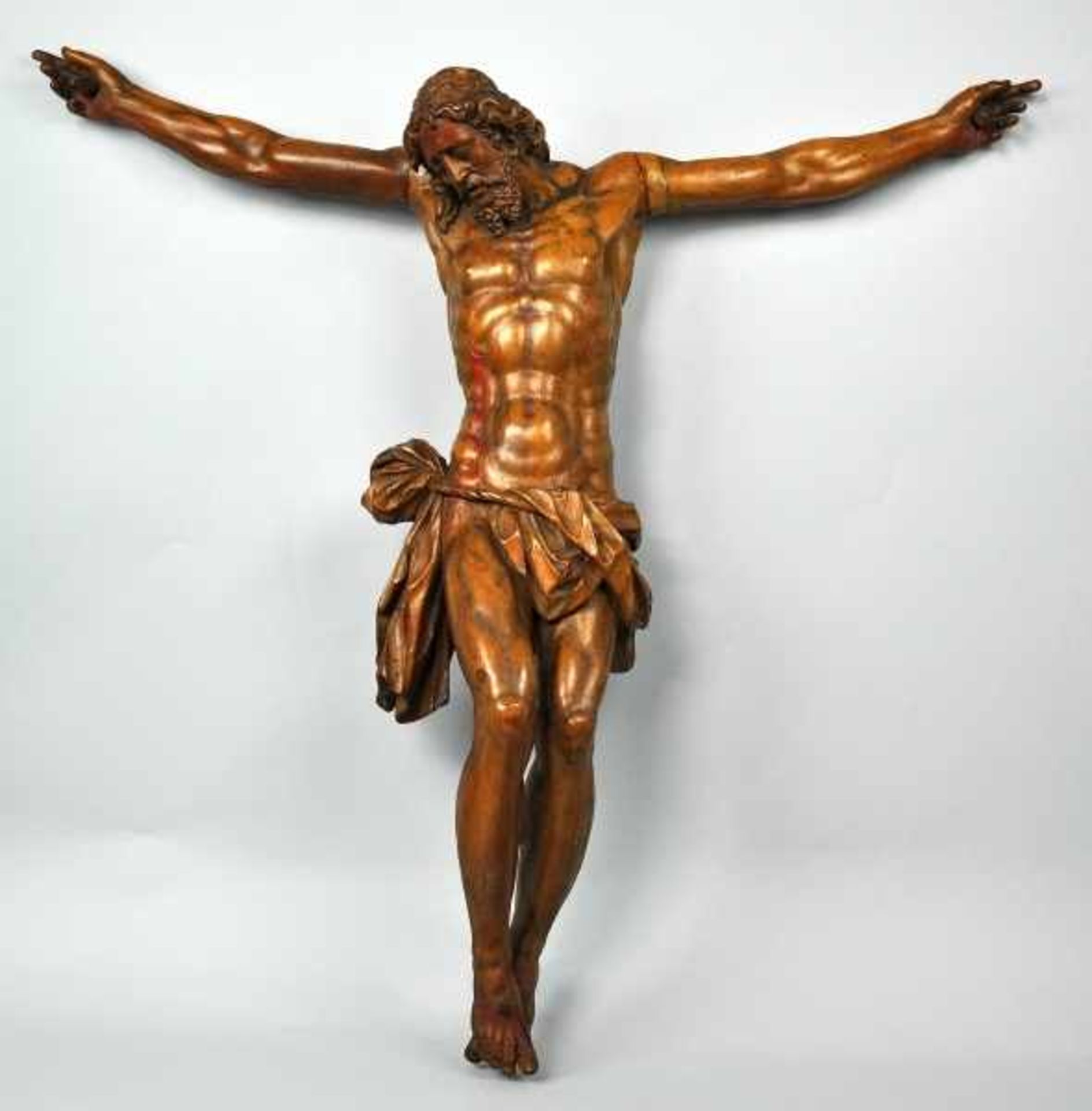 CHRISTUSKORPUS gekreuzigter Christus im 3- Nageltypus, mit leicht geneigtem lockigem Haupt, feine