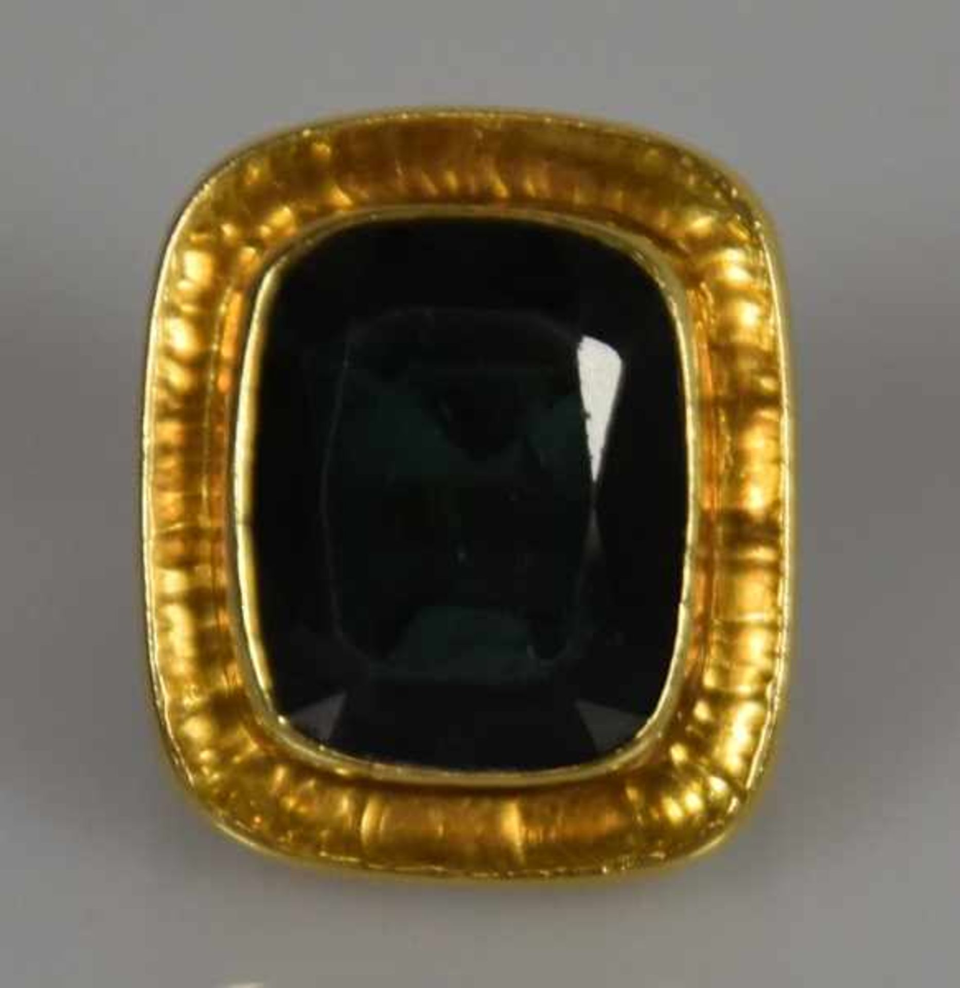 RING mit großem grünen geschliffenen Stein, wohl Turmalin, moderne Gelbgoldfassung 14ct, 9,9g, Gr. - Bild 2 aus 3