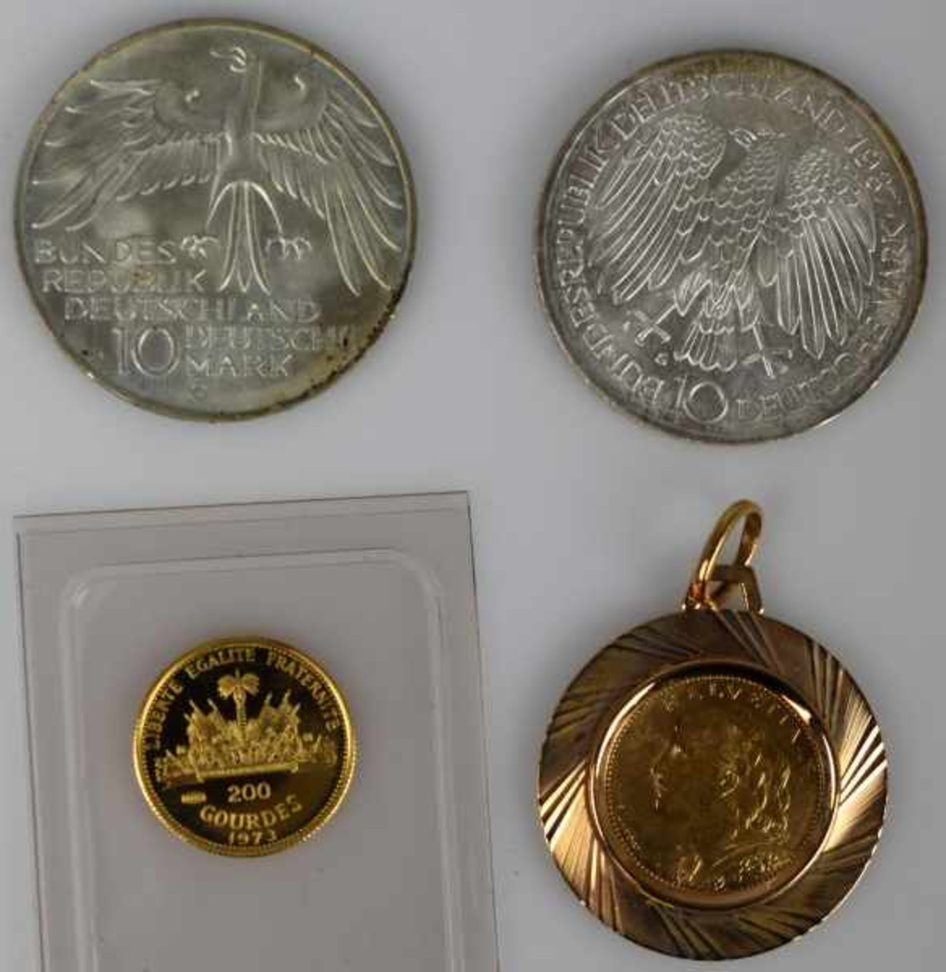 MÜNZEN-LOT 1 Münzanhänger mit Münze 10Fr. Schweiz Nachprägung in Fassung 14ct, 8,3g -1 Goldmünze 200