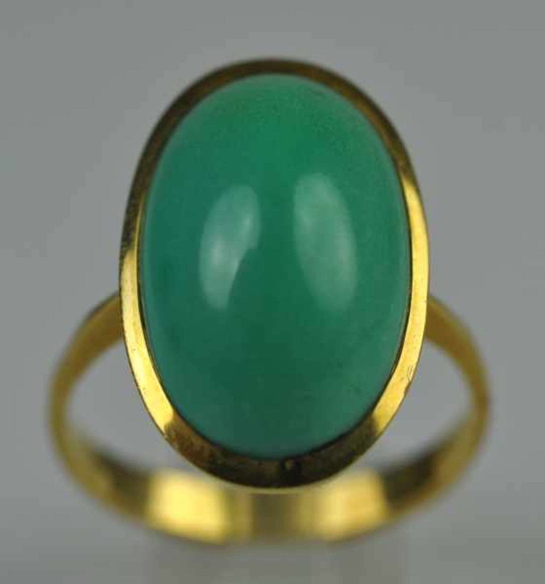 RING mit schönem türkisen Cabochon in Goldfassung 18ct, 7g, 20x13mm, Gr. 58