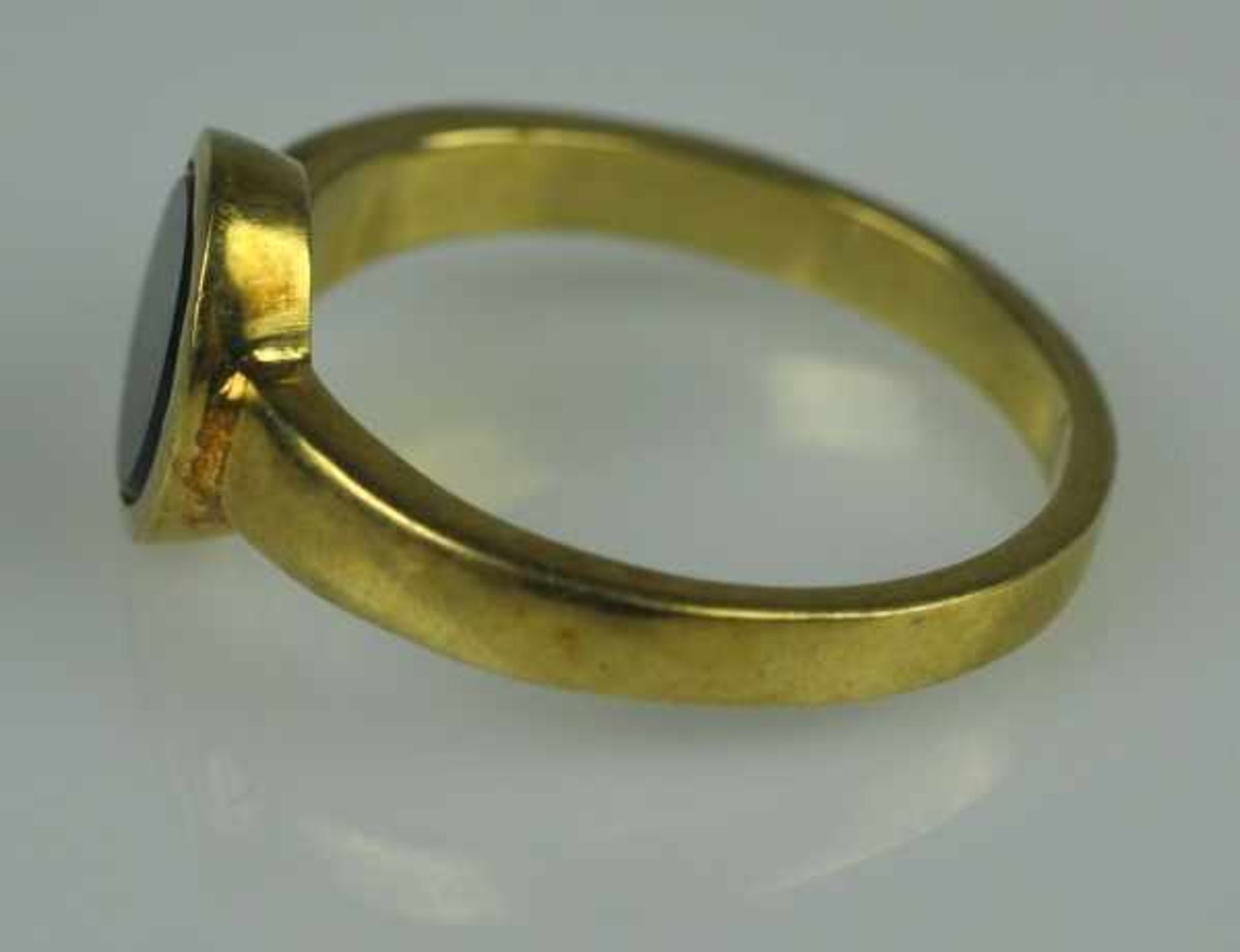 RING mit runder Jaspisplatte in schlichter Gelbgold-Fassung 14ct, 3,7g, Gr. 55 - Bild 3 aus 3