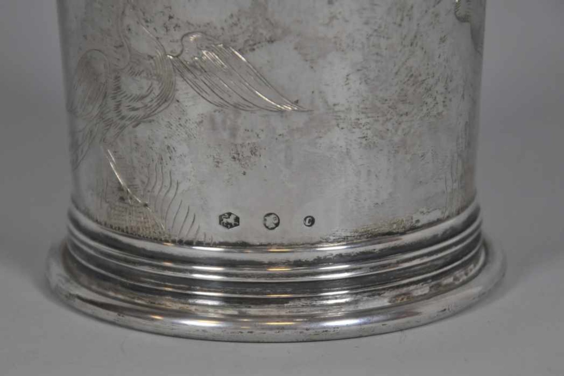 VASE becherförmig, nach oben hin ausgestellt, fein ziseliertes florales Dekor, Silber 833, 434gr, - Bild 2 aus 4