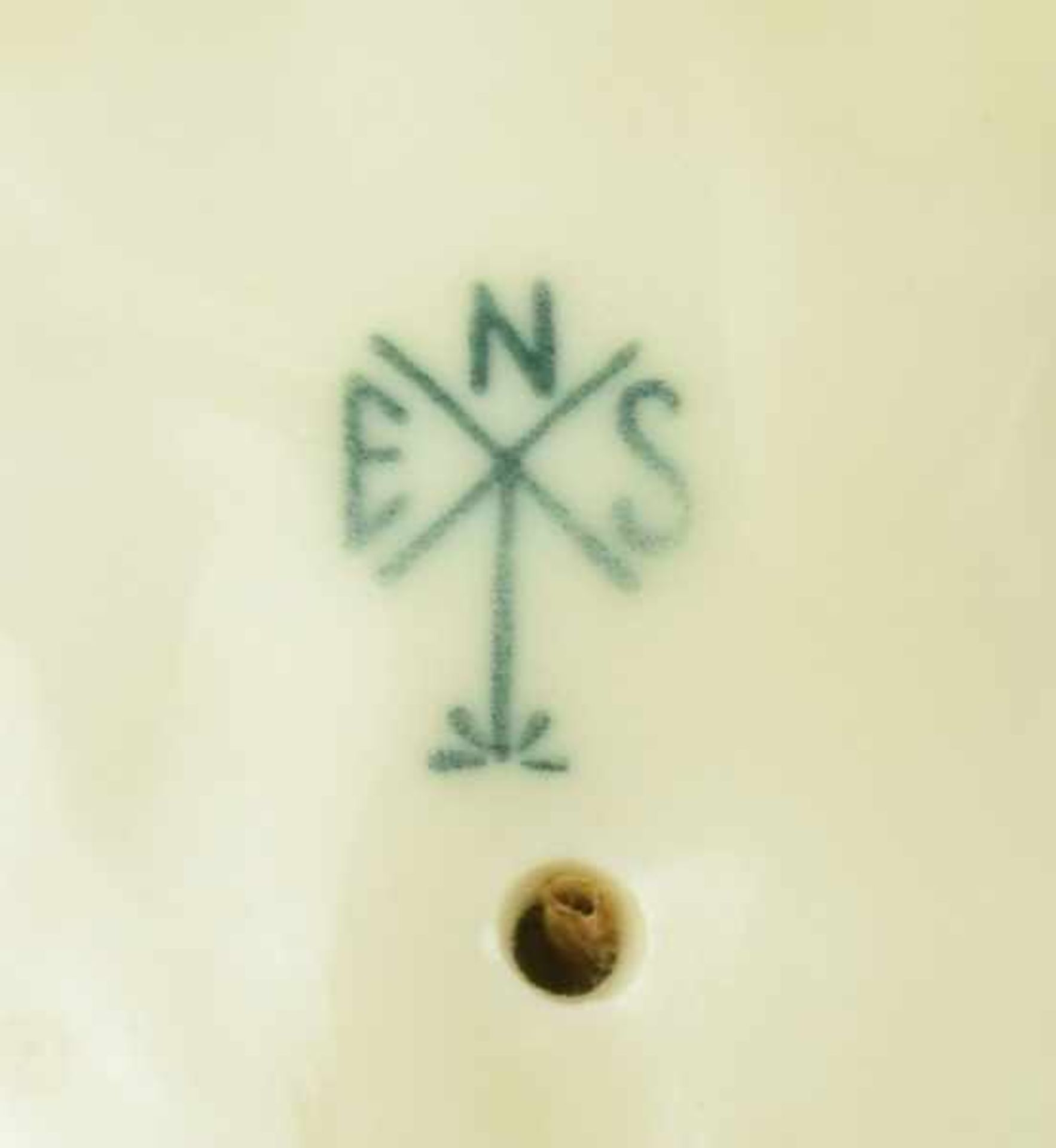 SCHREITENDER ELEFANT mit erhobenem Rüssel, glasiertes Weißporzellan teilweise staffiert, Marke - Bild 8 aus 9