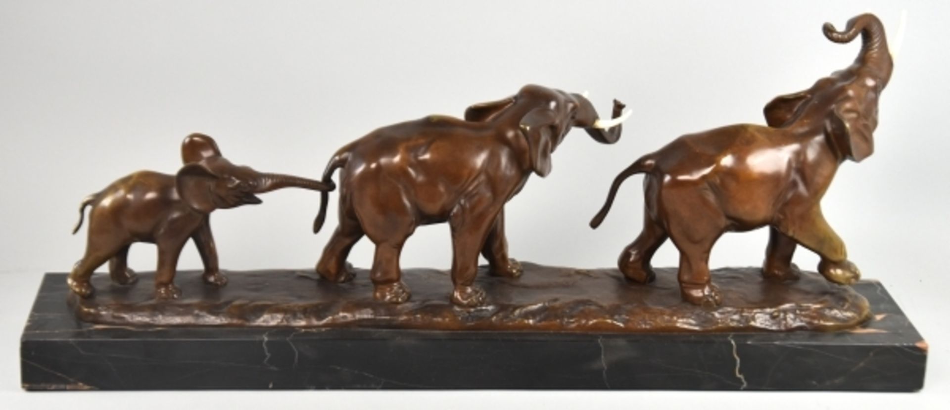 ROCHARD Irenee (1906 Villefranche-sur-Saône - Paris 1984) "Elefantengruppe", bestehend aus drei - Bild 3 aus 4