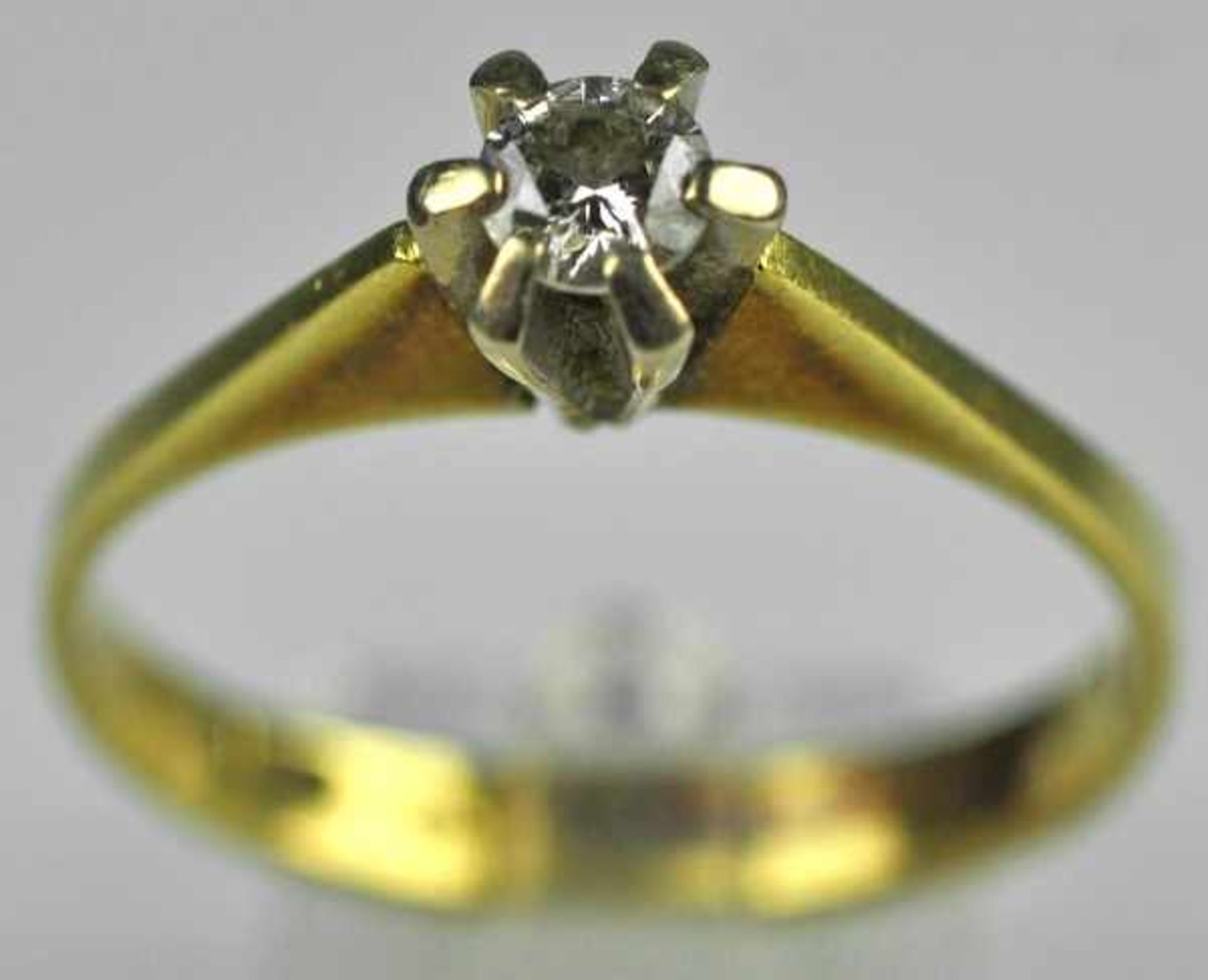 ZWEI RINGE verschieden, Ring mit kleinem Diamantsolitär um 0,15ct in Gelbgold 14ct, Gr. 54 und - Bild 4 aus 5