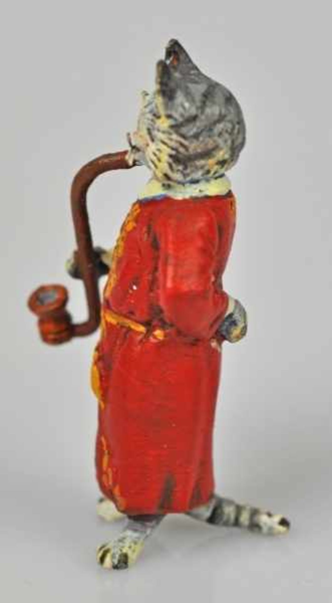 KATZE ALS HAUSHERR mit Lesepfeife u. roten Hausmantel, Wiener Bronze, fein polychrom bemalt, gemarkt - Bild 2 aus 4