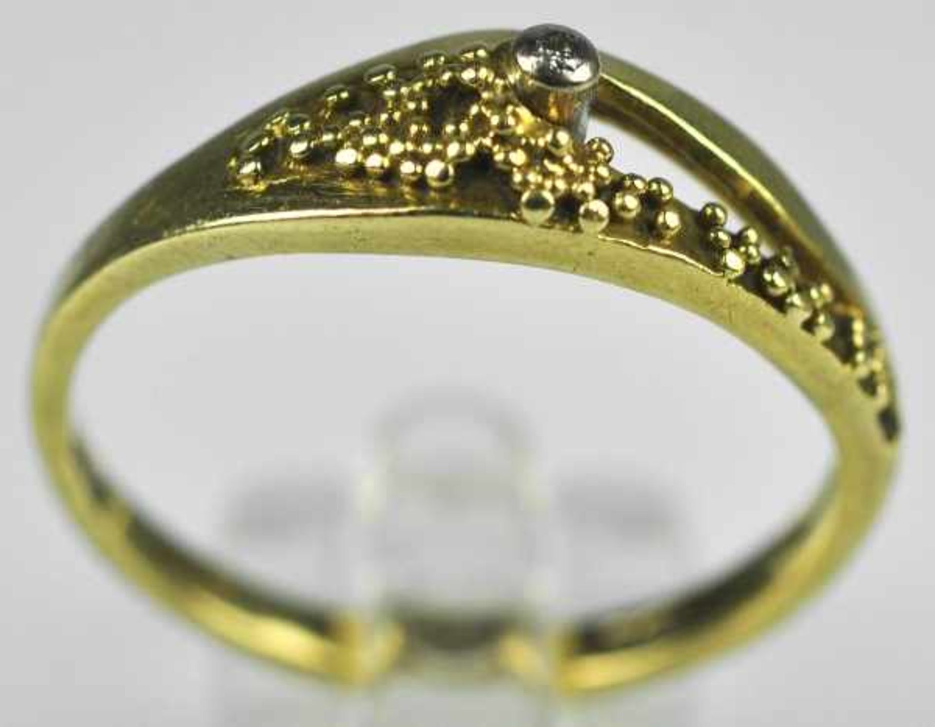 ZWEI RINGE verschieden, Ring mit kleinem Diamantsolitär um 0,15ct in Gelbgold 14ct, Gr. 54 und - Bild 2 aus 5