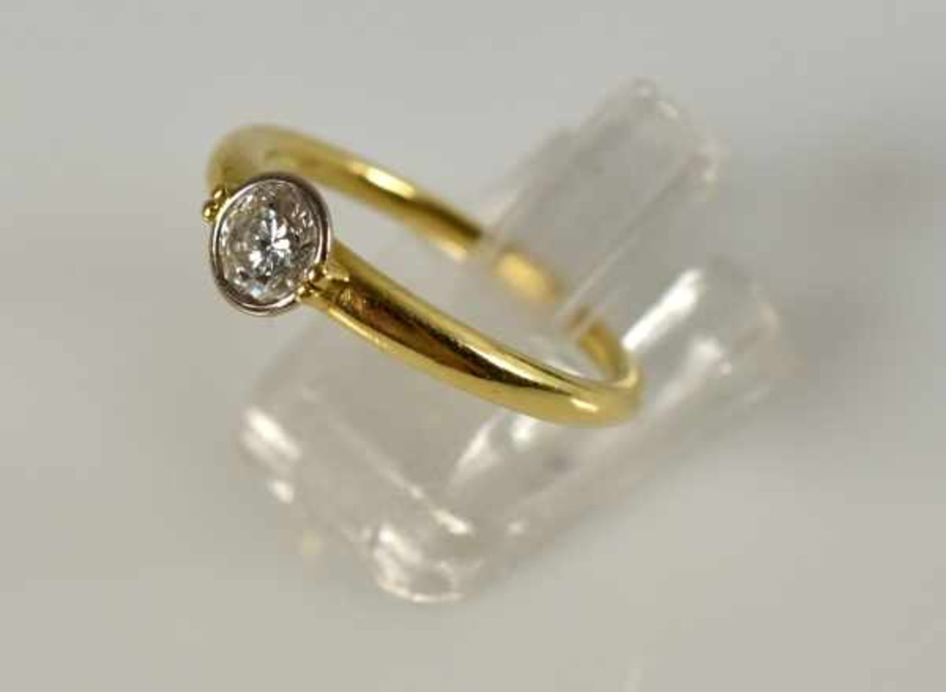 BRILLANTRING mit Solitärbrillant 0,75ct, w, si, in Goldfassung 18ct, 4,4g, Gr. 59 - Bild 2 aus 3