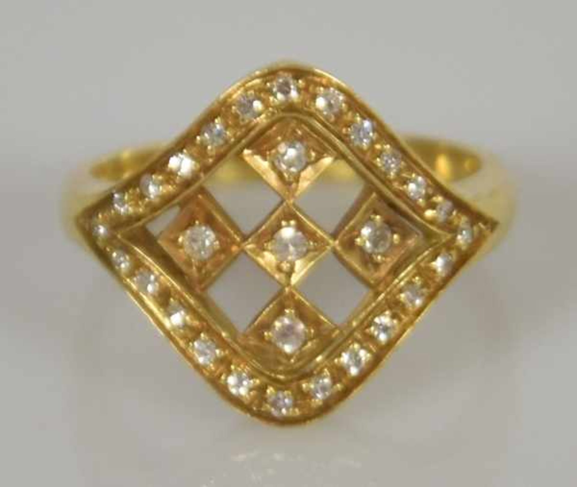 RING Marquise-Form besetzt mit Brillanten um 0,28ct, w, si, Gelbgoldfassung 18ct, Gr.56